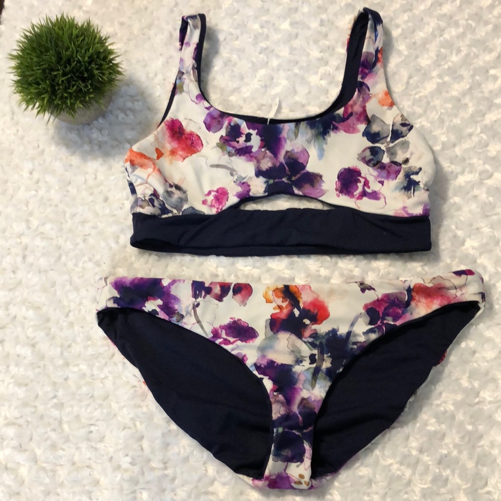 Athleta Reversable Woman’s 2 Piece Swimsuit Set